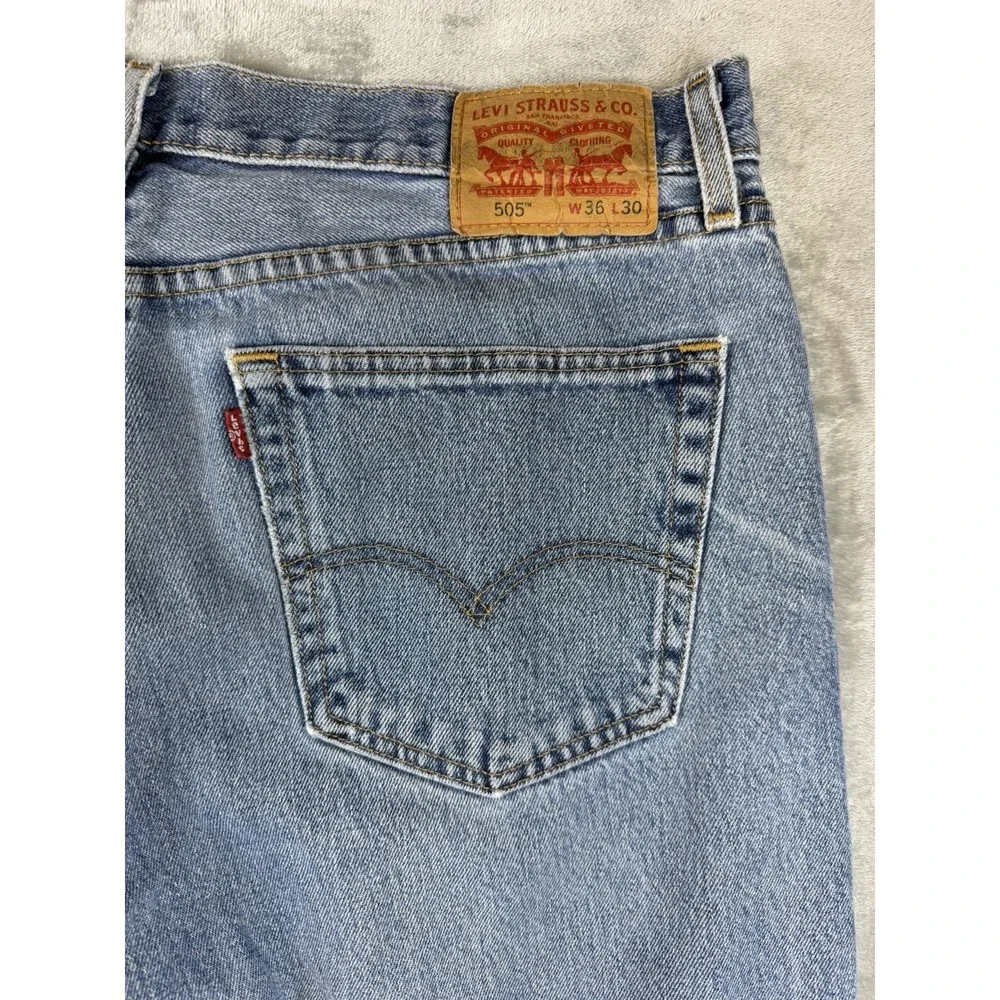 Levis 505 Jeans Mens 36x30 Blue Denim Straight Leg Medium Wash Classic Fit Pants